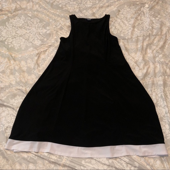 Black Sleeveless Dress with White Detail at Bottom - Picture 2 of 9